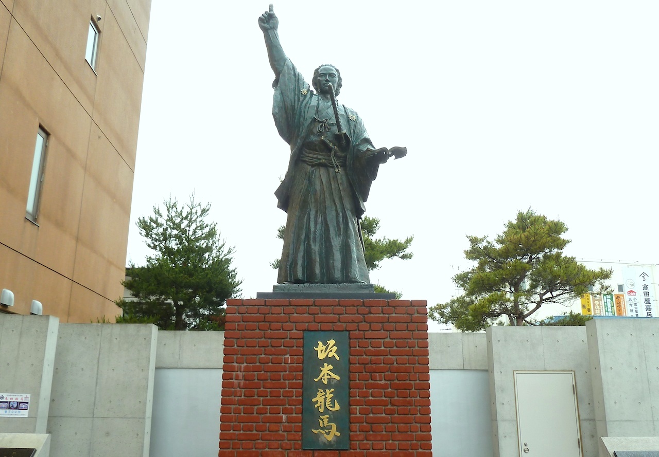 北海道の函館の観光旅行 坂本竜馬像