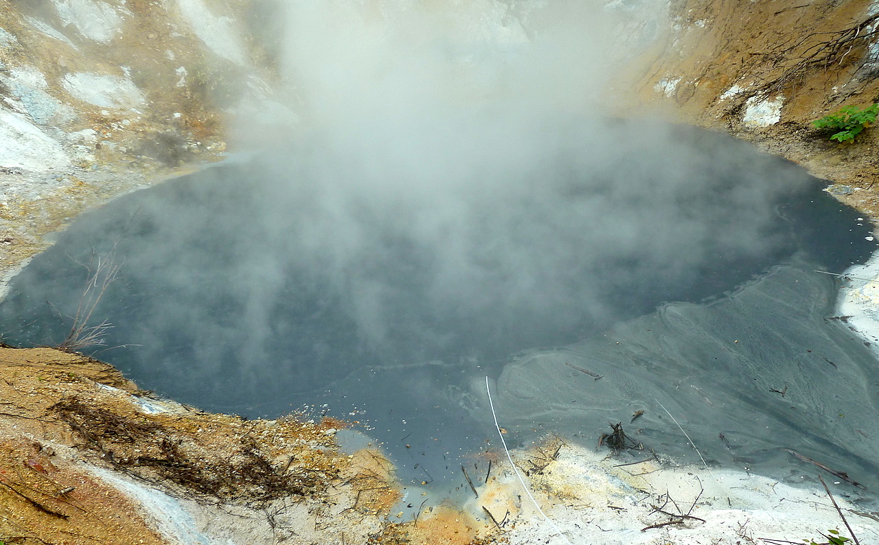 北海道の登別温泉の観光旅行 大正地獄