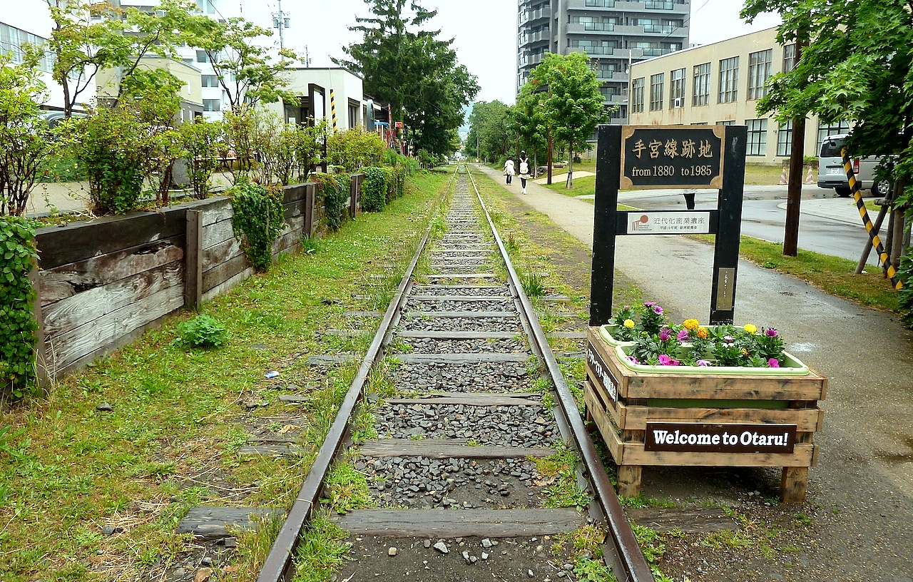 北海道の小樽の観光旅行 旧国鉄の手宮線の線路跡