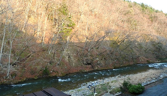 大沢温泉 ホテル山水閣の部屋からの川の眺め