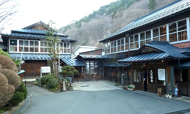 大沢温泉 ホテル山水閣の外観