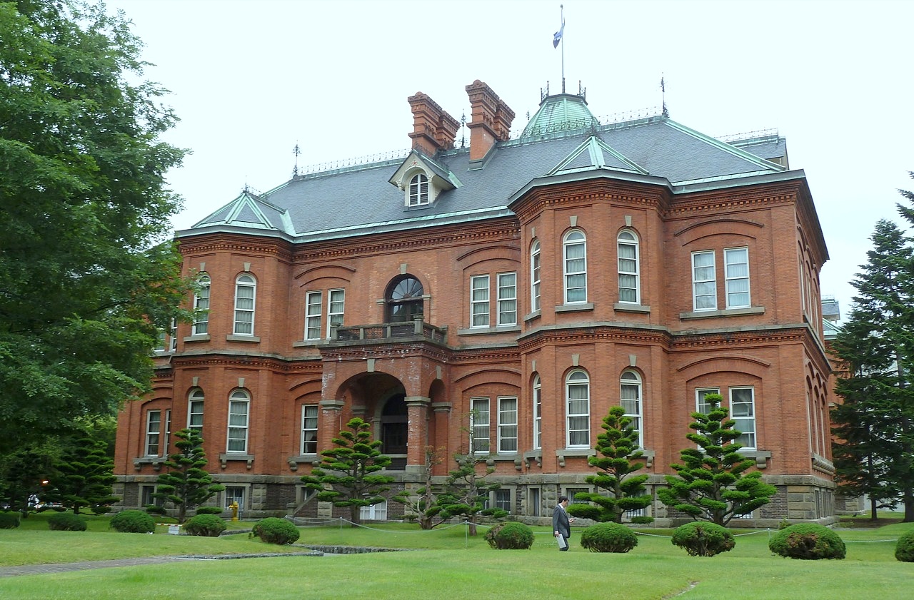 北海道の札幌の観光旅行 赤レンガの道庁旧本庁舎