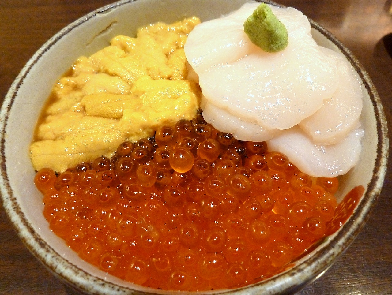 北海道の函館グルメ旅行 きくよ食堂の元祖三色巴丼