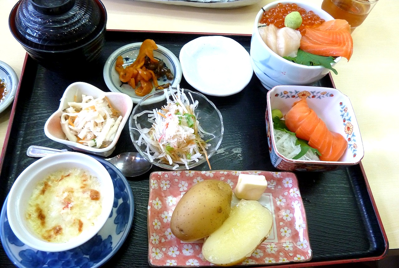 北海道の函館グルメ旅行 朝市たびじの福ふく定食