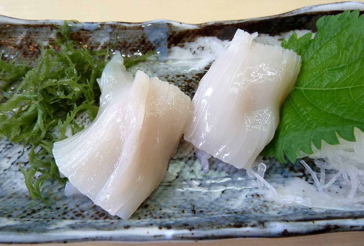 北海道の函館グルメ旅行 朝市たびじの活イカ刺し